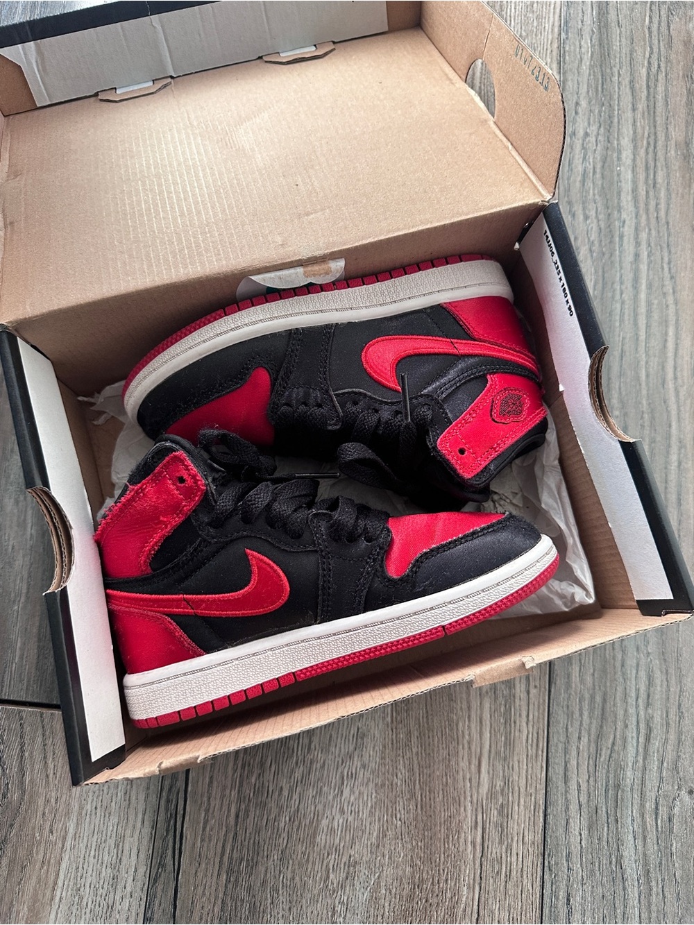 Jordan 1 Retro High OG Satin Bred